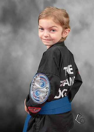 Lexie_Portrait-129_Shoulder_Grey_5x7