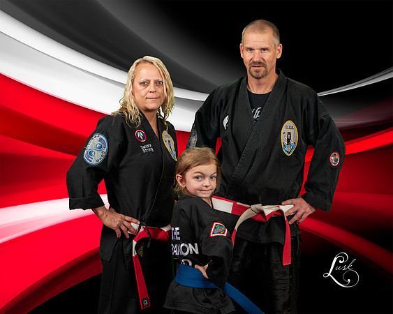 Lexie_Landscape-111_TonySandraStandShoulder_Red_8x10